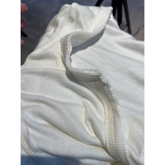 Out from Under Urban outfitters Top Womens Medium Cream V-Neck Ribbed LS Cropped - Picture 5 of 5